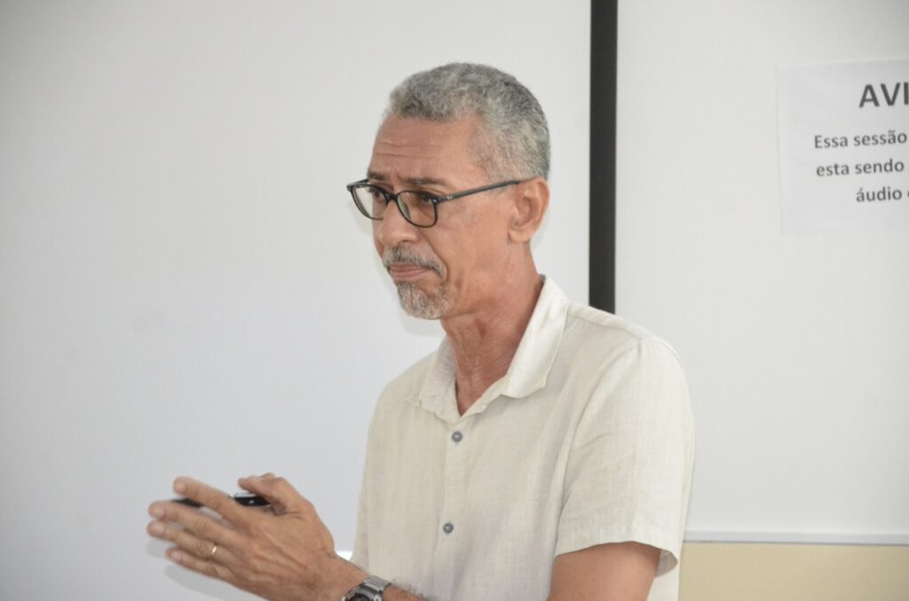 Secretário da Fazenda Natanaelson Miranda ministra palestra sobre o SIAFIC no auditório do CIA.