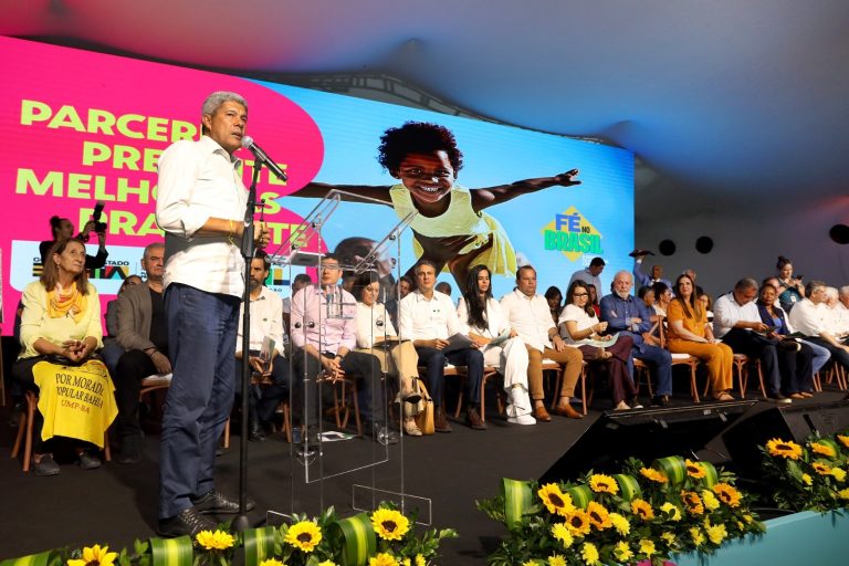 Jerônimo parabeniza prefeita eleita em Ruy Barbosa e diz estar à disposição