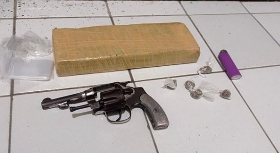 Ação Policial em Boa Vista do Tupim apreende armas e drogas