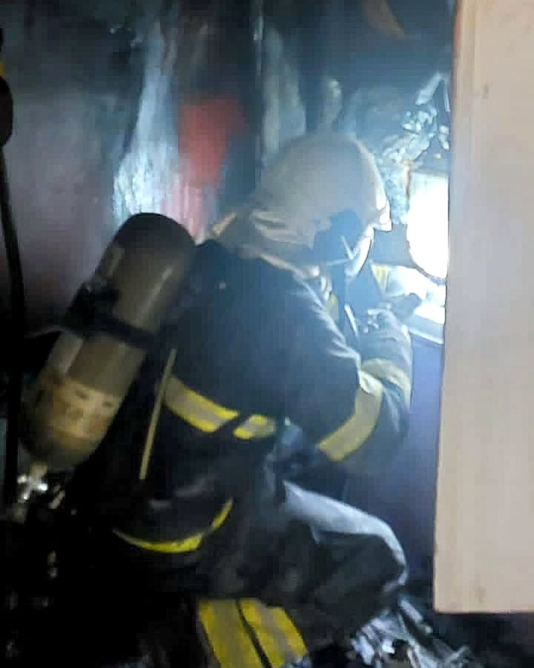 Bombeiros controlam princípio de incêndio no Tropical Center, em Itaberaba