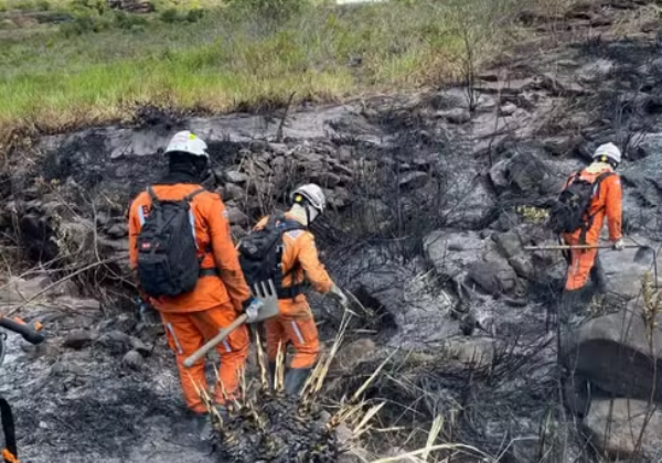 Incêndio na região do Pai Inácio é controlado após 48 horas de combate