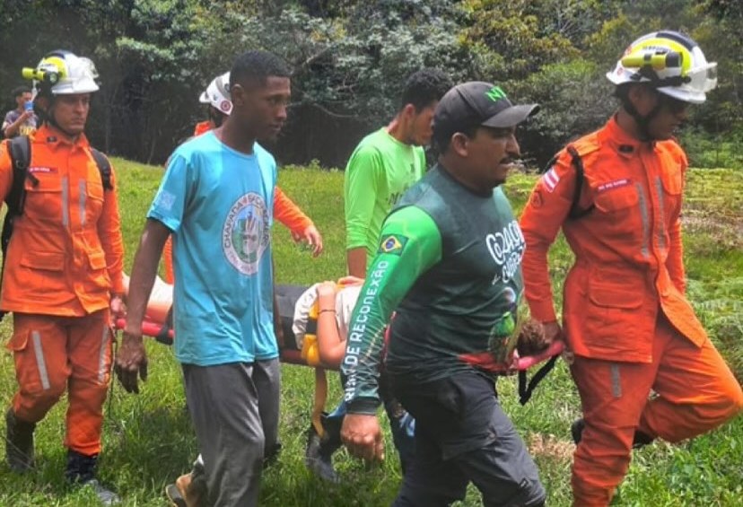Bombeiros resgatam turista ferida em trilha no Vale do Pati