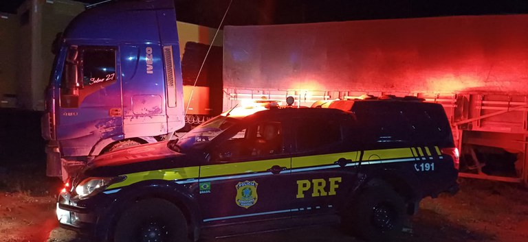 Rodotrem com placas adulteradas é apreendido pela PRF em Seabra
