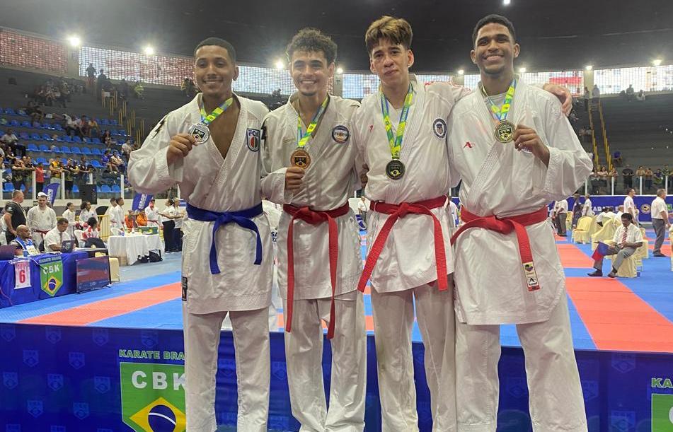 Atletas da ASKADOI representam Itaberaba e a Bahia no Campeonato Brasileiro de Karatê etapa Aracaju-SE