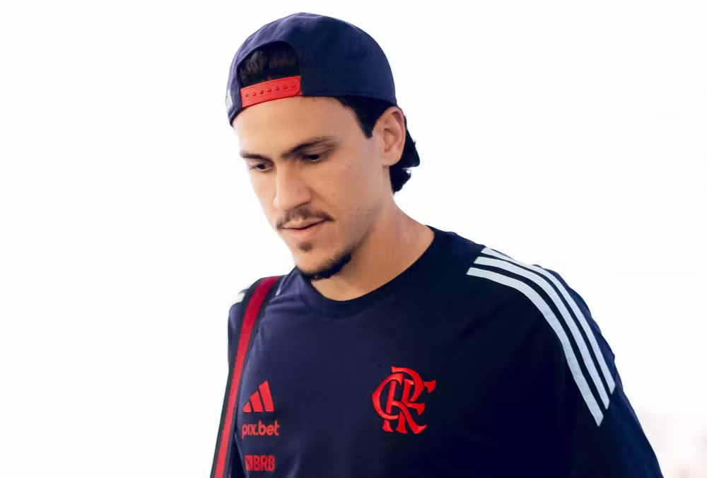 Pedro é cortado do jogo entre Flamengo e São Paulo; comissão cobra comprometimento
