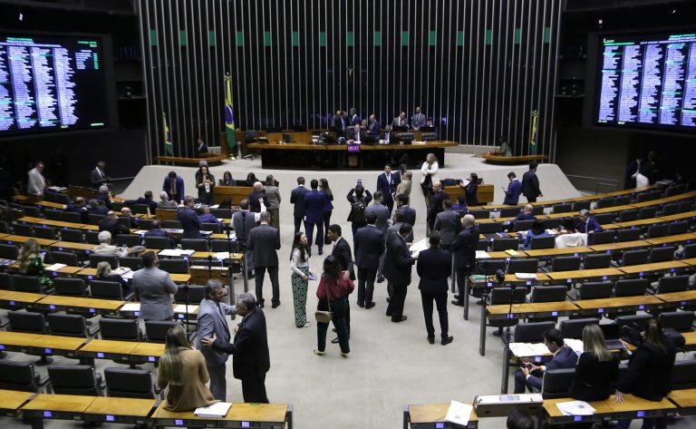 Câmara realiza sessão especial sobre fraudes no INSS nesta quarta-feira (2)