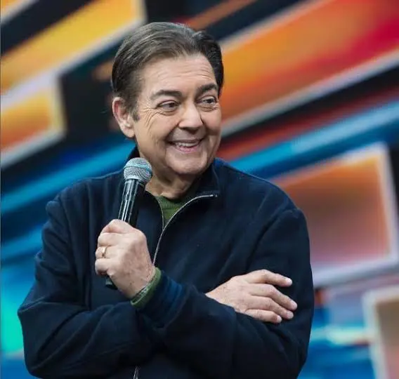 Faustão é extubado e apresenta melhora após transplantes de fígado e rim