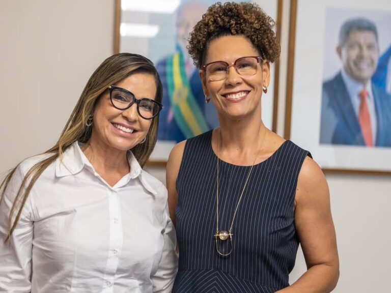 Comitiva de Itaberaba se reúne com secretária da Seades para discutir políticas sociais