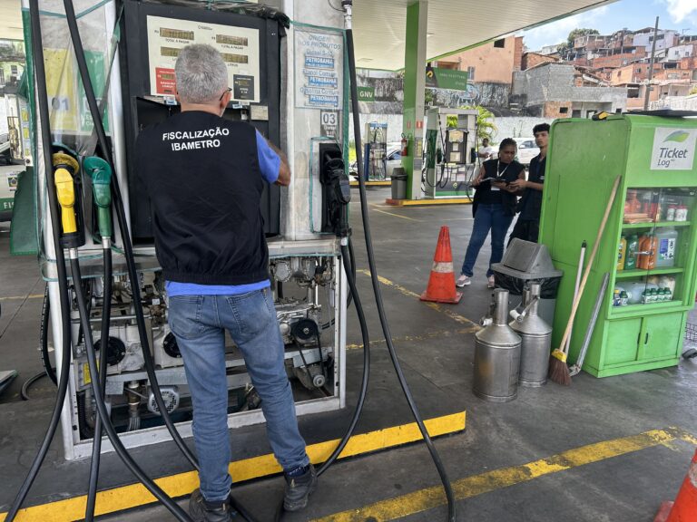 Inmetro realiza operação para fiscalizar bombas de combustíveis na Bahia