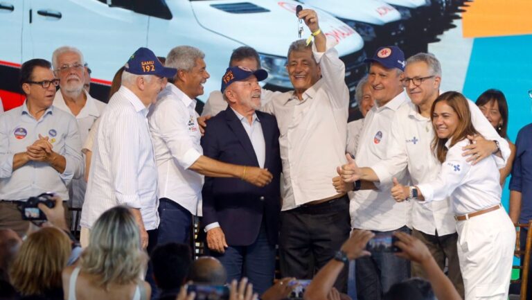Lula anuncia investimentos do PAC Saúde e autoriza policlínica regional em Seabra