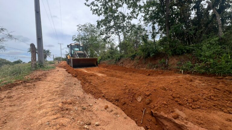 Prefeitura de Itaberaba intensifica recuperação de estradas vicinais após fortes chuvas