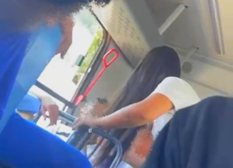 Livramento afasta monitora após discussão com aluno em ônibus escolar