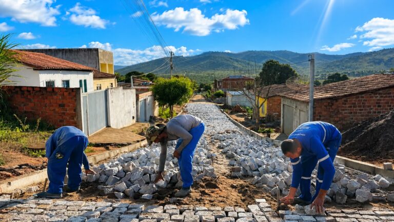 Obras de pavimentação avançam na Alameda das Umburanas, em Itaberaba