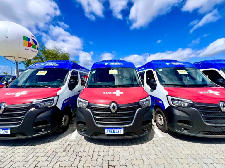 Itaberaba recebe nova van para transporte de pacientes do TFD