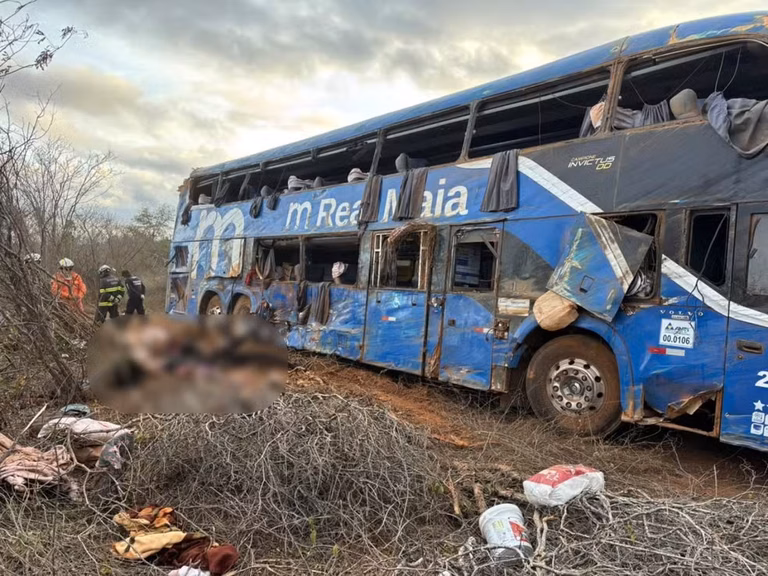 Jovem sobrevive a acidente com sete mortos na Bahia no dia do aniversário