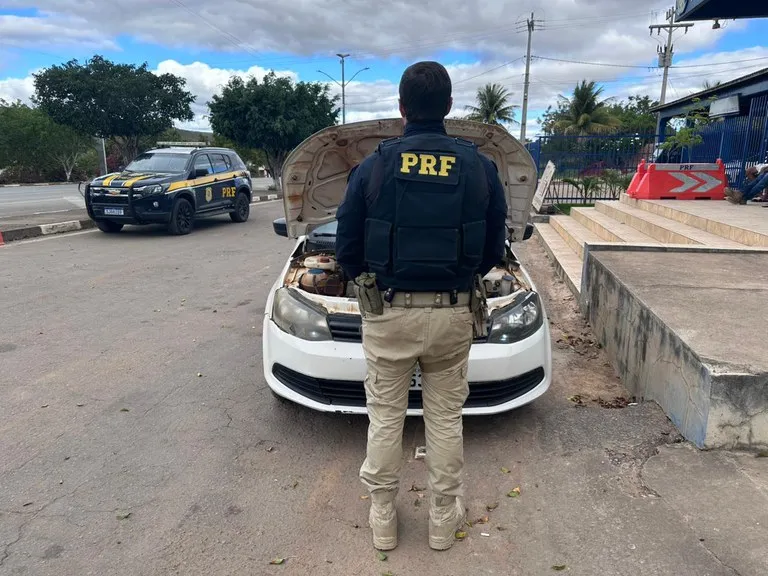 PRF recupera veículo com registro de furto na BR-242, em Seabra