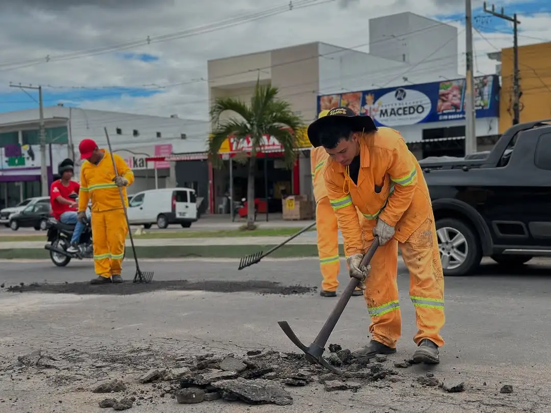 Prefeitura de Itaberaba inicia operação tapa-buracos na Avenida Ruy Barbosa