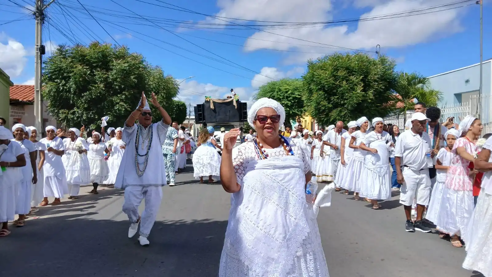 Cortejo das Baianas reúne tradição e religiosidade nas ruas de Itaberaba